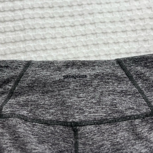 Patagonia Woman’s Heather Grey Centered Yoga Crop Leggings - Picture 8 of 14